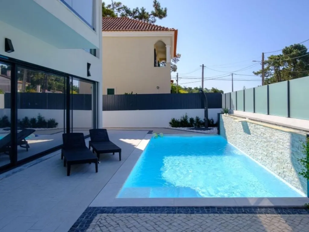 Bassein - Luxury Detached House with Pool in Aroeira, Almada