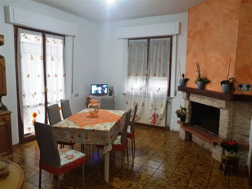 Salle à manger - Apartment with Terraces in San Severino Marche