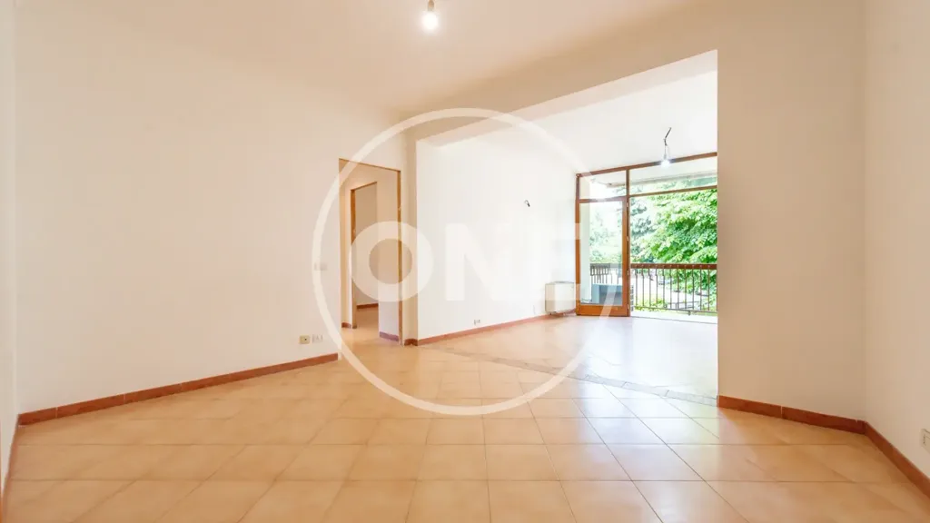 Entrée - Three-Bedroom Apartment with Balcony in Rome