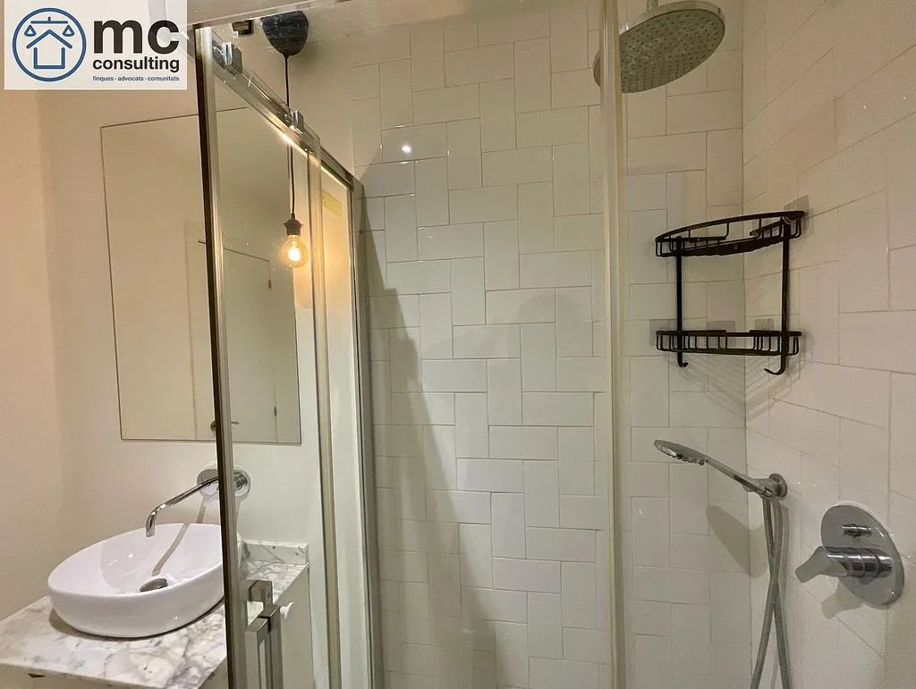 Salles de bain - Modern Flat with Balcony in El Raval, Barcelona