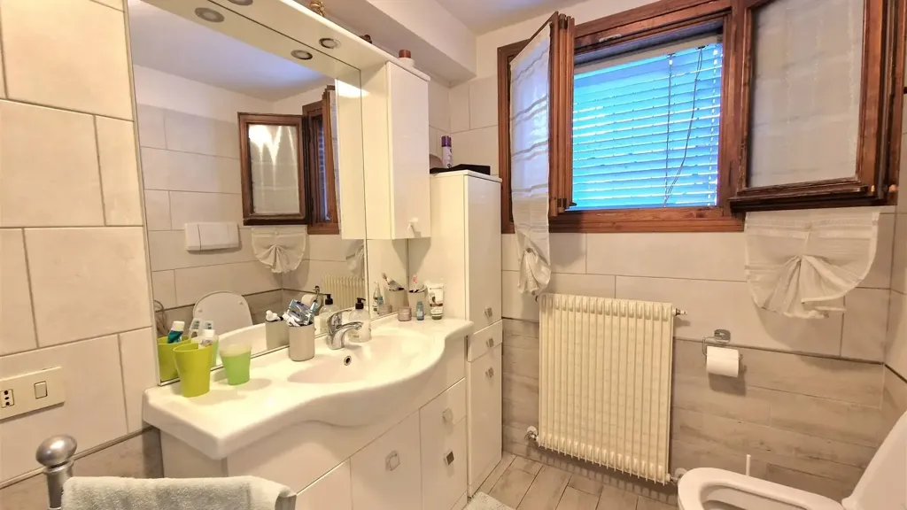 Salles de bain - Bifamiliar Villa with Private Garden in Treviso