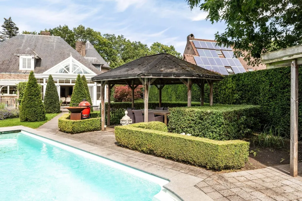 Piscine - Villa avec Piscine et Bureau à Lanaken