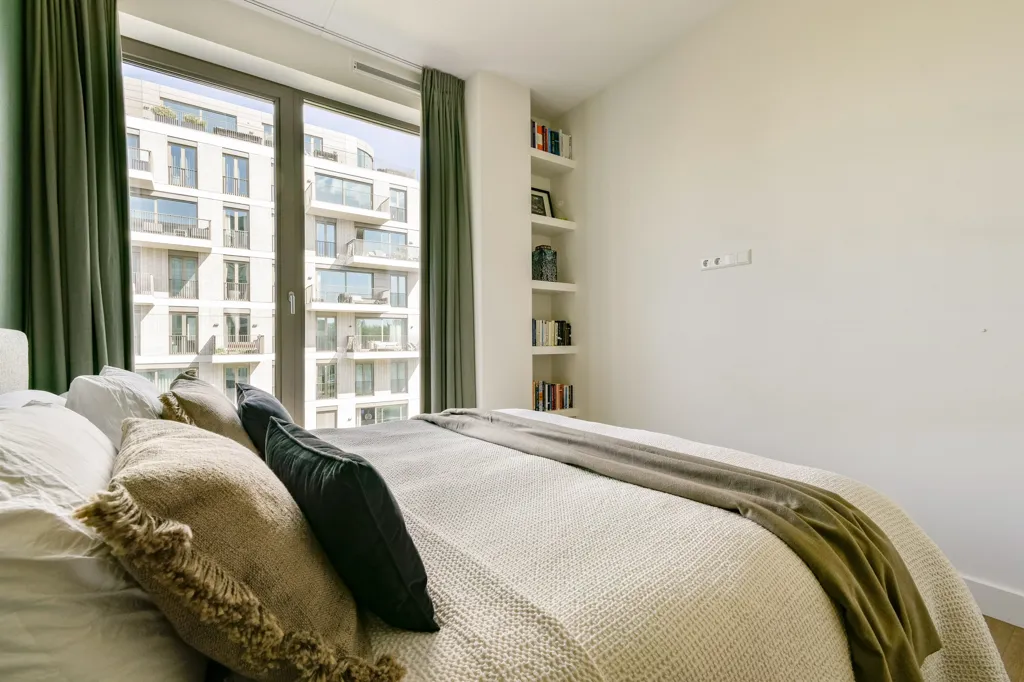 Magamistoad - Modern 3-Bedroom Corner Apartment with Waterfront View in Amsterdam