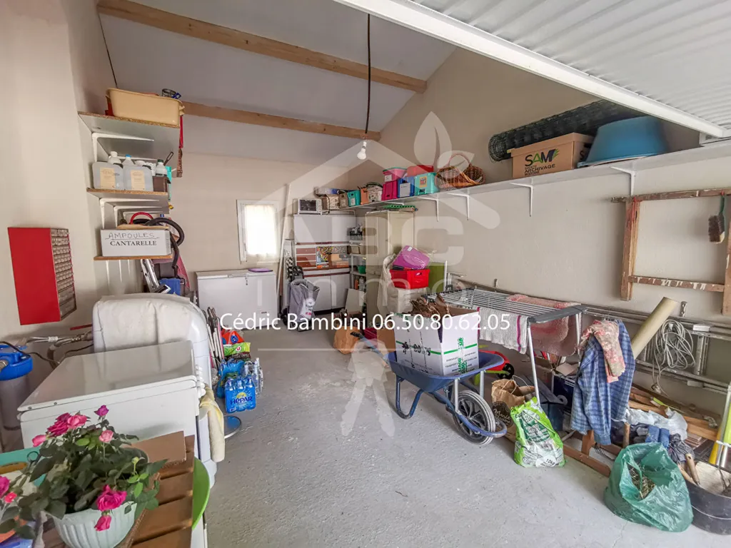Garaaž - Recent Flat-Plan House with Garden near Town Centre