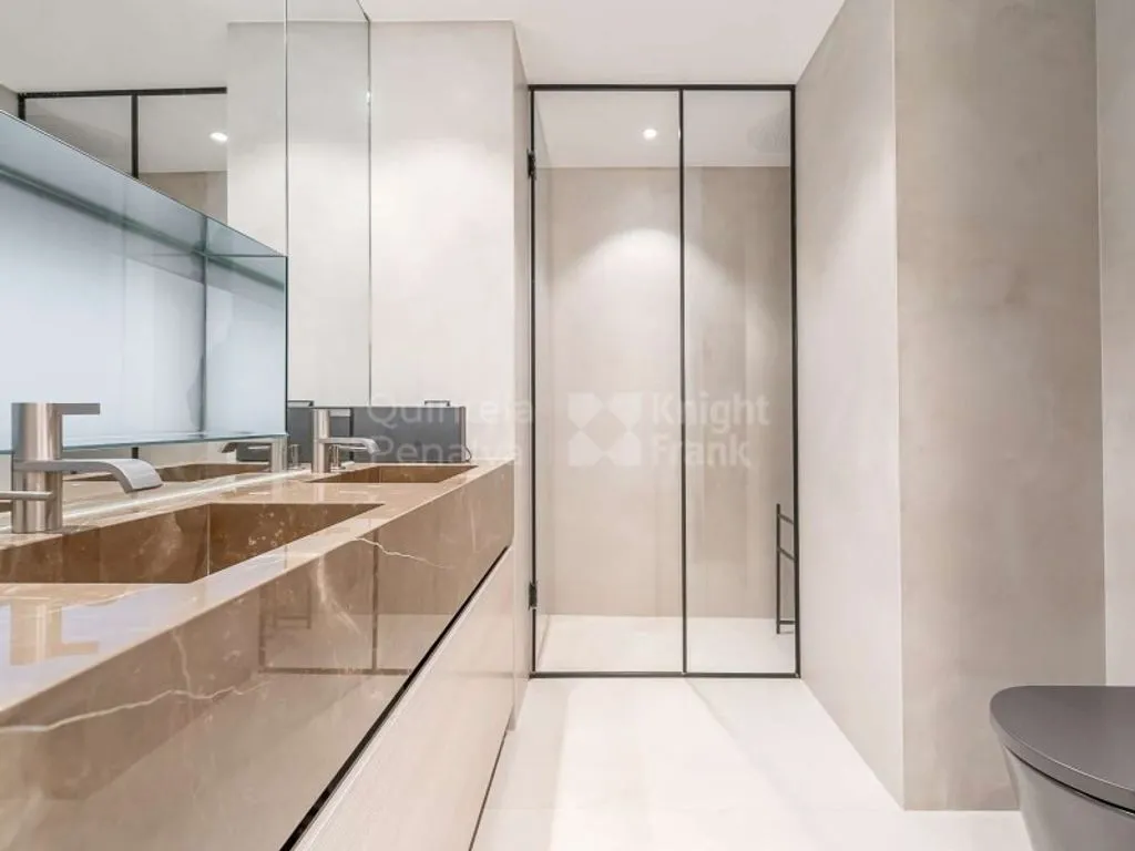 Bathrooms - Luxury Apartment with River View in Chiado, Lisbon