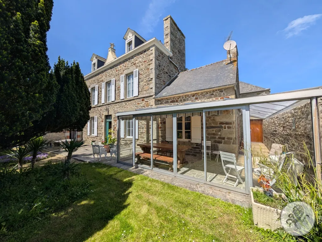 Terrass - 19th-Century Bourgeois House in Matignon Centre
