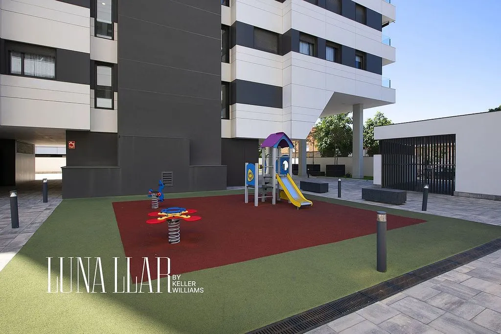 Giardino - Modern Flat with Pool in Cornellà de Llobregat