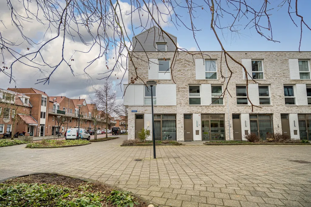 Exterior - Corner Apartment with Extra Mezzanine in Leiden
