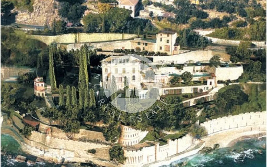 Õhuvaade - Historic Villa with Private Beach in Alassio