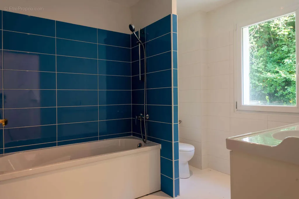 Vannitoad - 5-Piece Villa with Garden Space in Quinsac