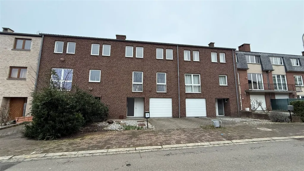 Exterior - Two-Faced House with Garden in Chenois, Waterloo