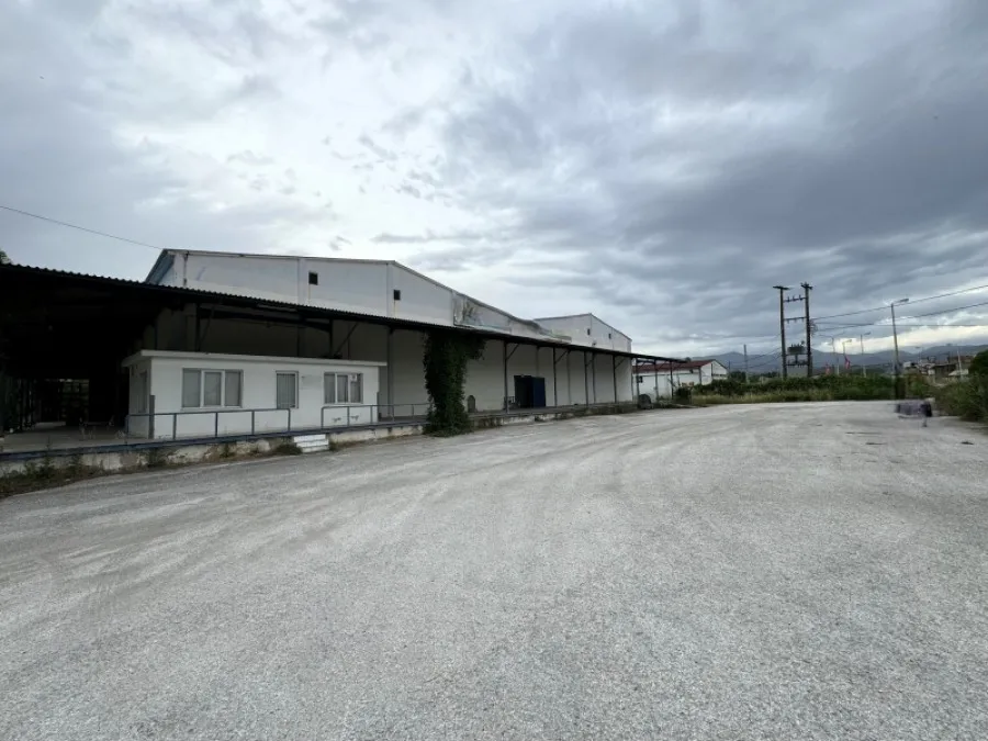 Välivaade - Industrial Space with Open View in Thessaloniki Centre
