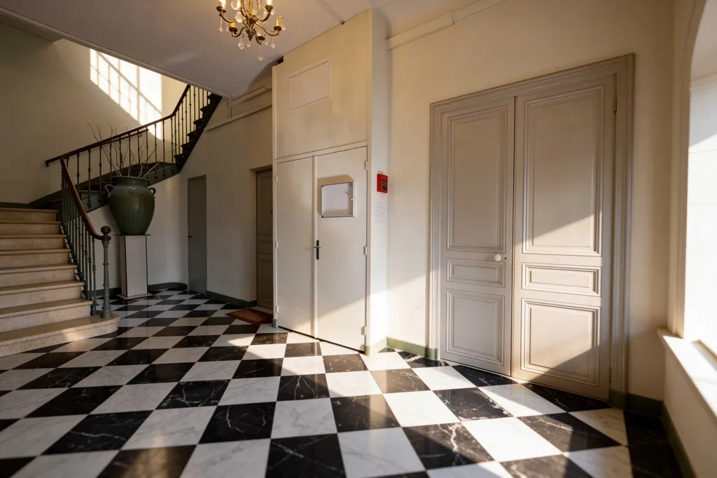 hallway_entrance