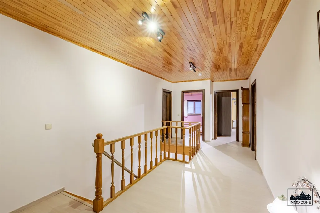 Pièces - Maison avec Terrasse et Garage à Temse