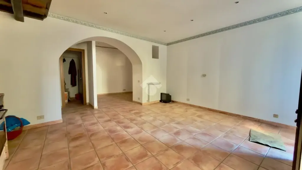 Toad - Bright Studio with Potential for Conversion in Castelnuovo di Porto