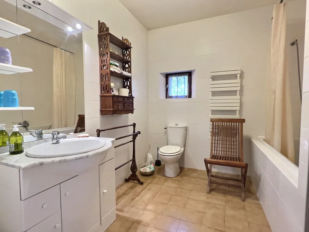 Bagni - Architectural House with Pool in Roussillon