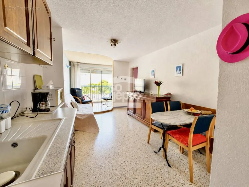 Köök - 2-Bedroom Apartment with Balcony in Cap d'Agde