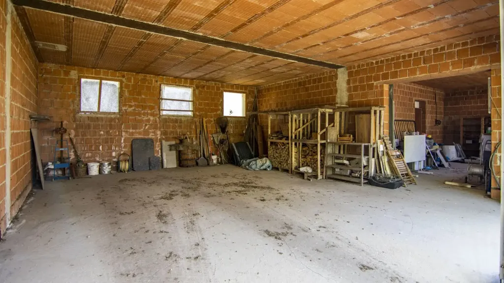 Garage - Villa with Garden and Caminetto in Codevigo