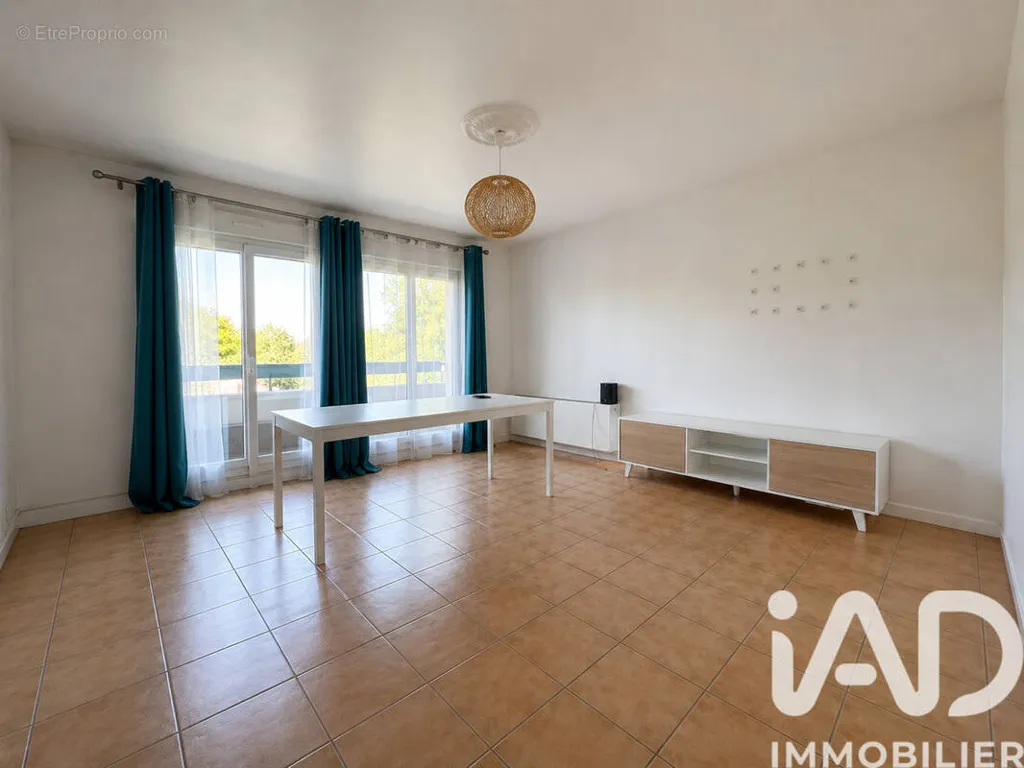 Appartement 3 pièces à Le Coudray-Montceaux