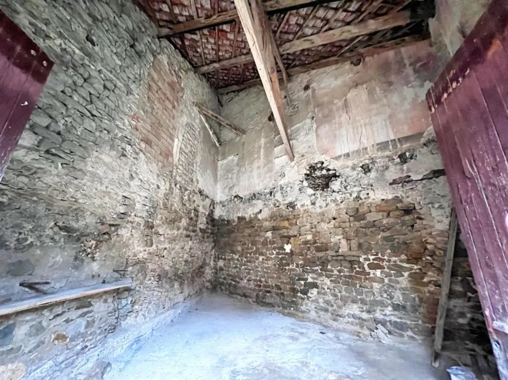 Toad - Restored Stone Cottage in Aigues-Vives