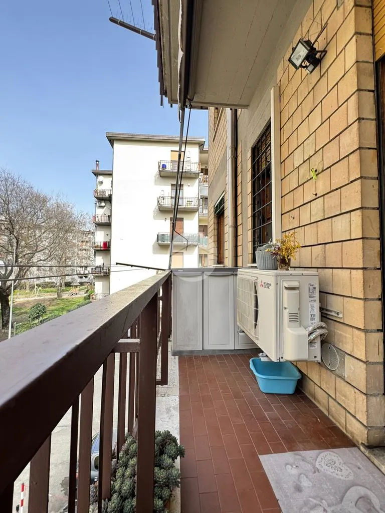 Balcon - Rustic-Style Apartment with Balcony in Florence