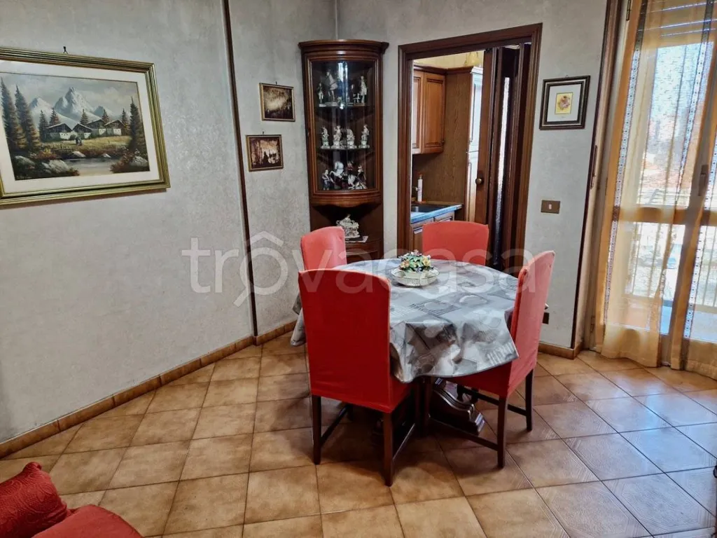 Salle à manger - Apartment with Three Exposures in Turin