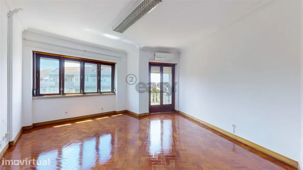 Elutuba - Modernised Office with Lift in Arroios, Lisbon