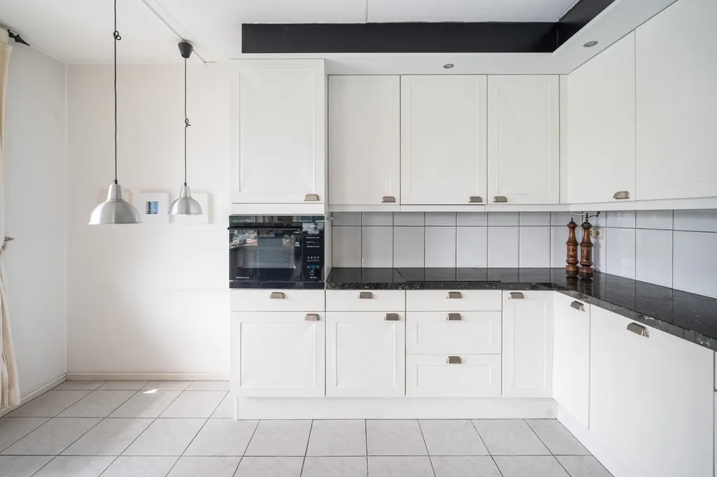 Köök - 3-Bedroom Apartment with Water View in Maassluis