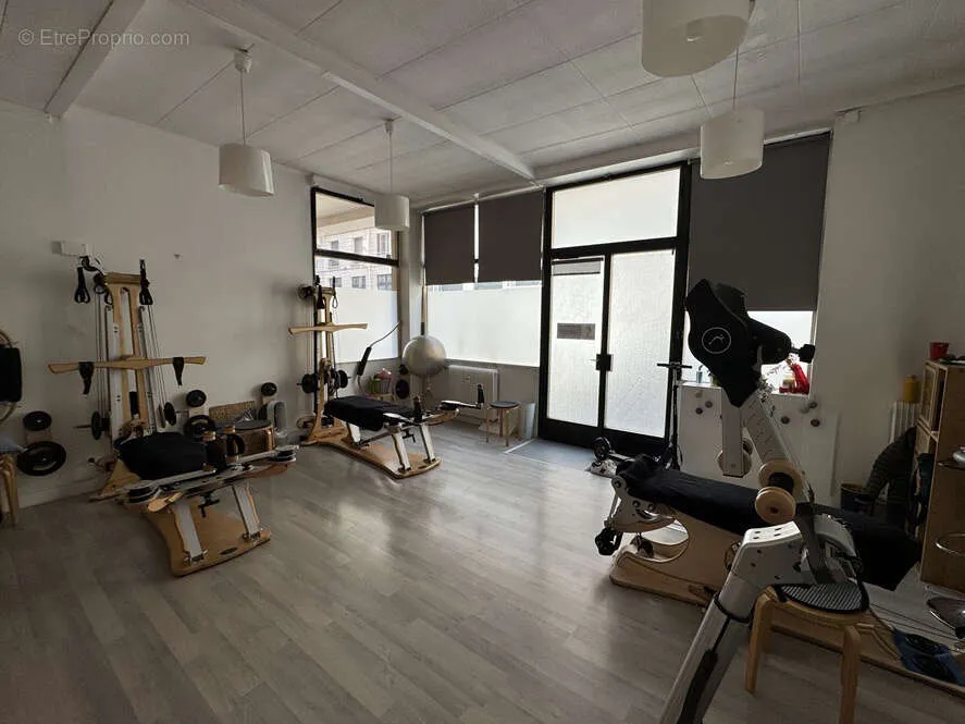 Rooms - Commercial Space with Street Frontage in Ainay