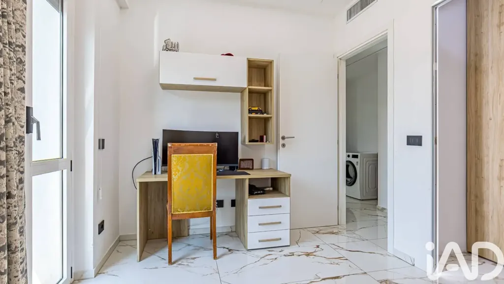 Bureau - Luxury Penthouse with Terraces in Cantù