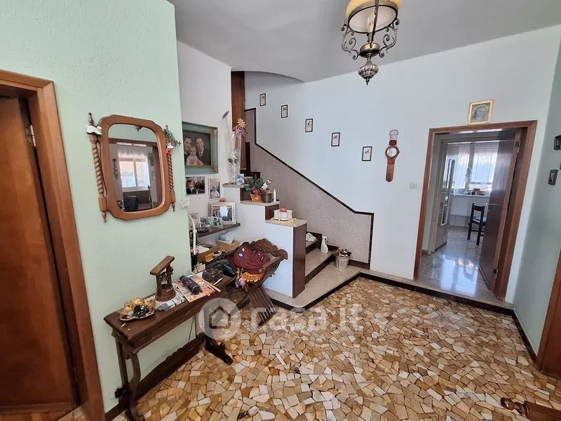 Esik - 1950s Villa with Garden in Spilimbergo