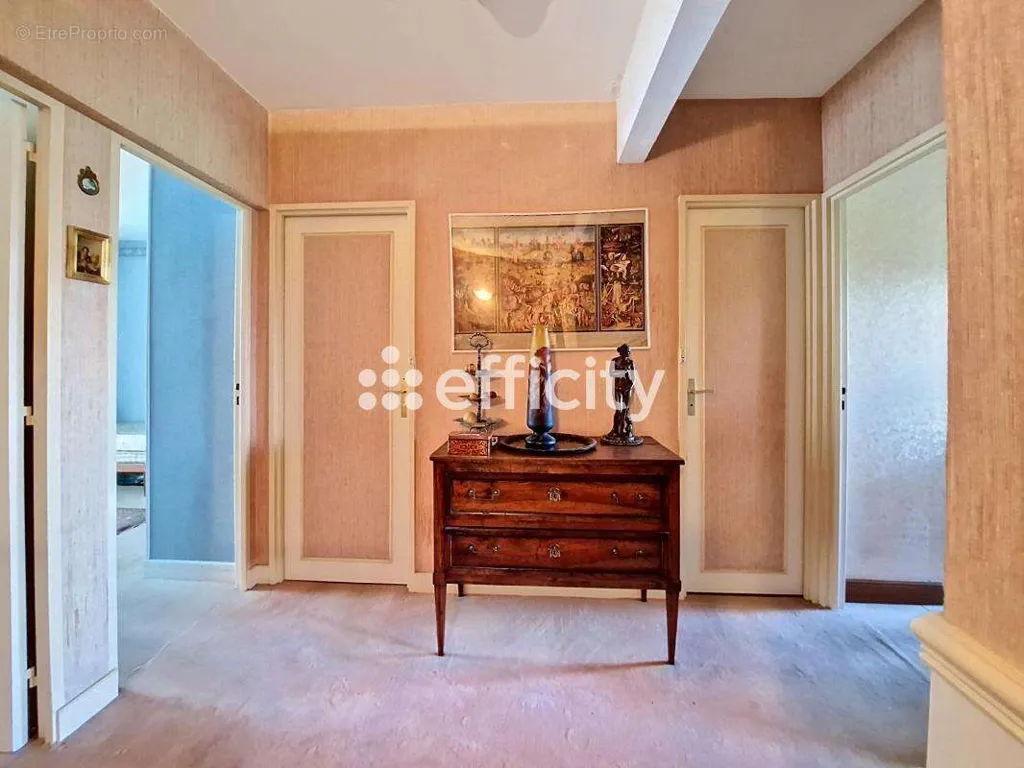 Esik - Apartment with Balcony and Terrace in Eaubonne