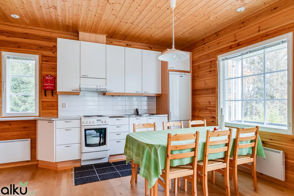 Salle à manger - Cottage with River View and Sauna in Muhos