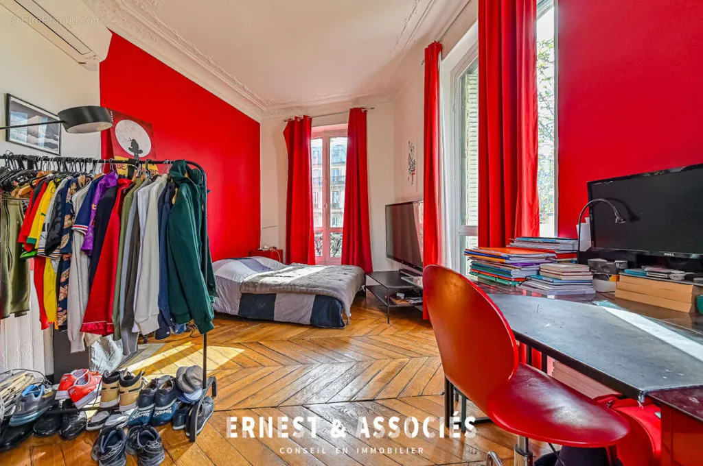 7-toaline korter asukohas Paris-10e