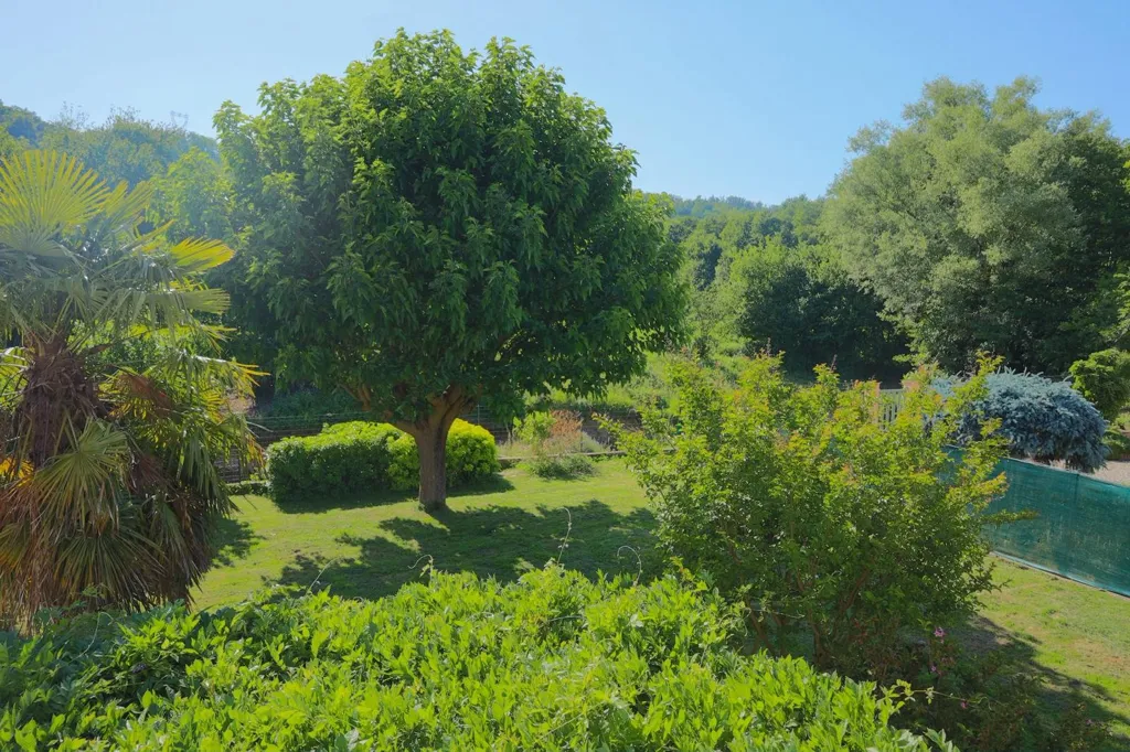 Aed - Family House with River Access in Montluel