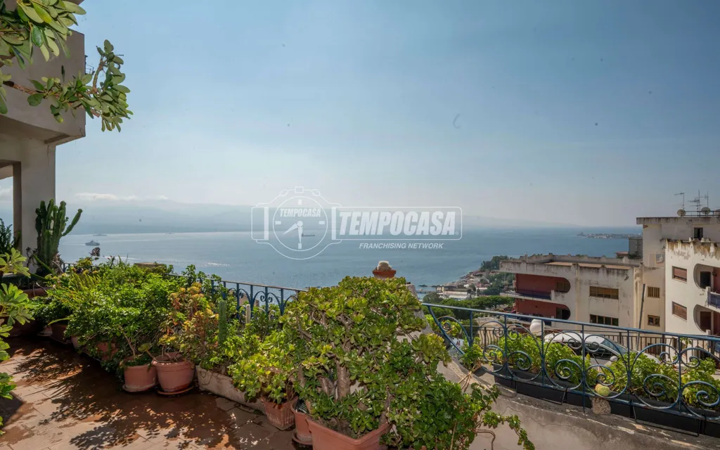 Terrasse - First Floor Flat with Sea View Terrace in Messina