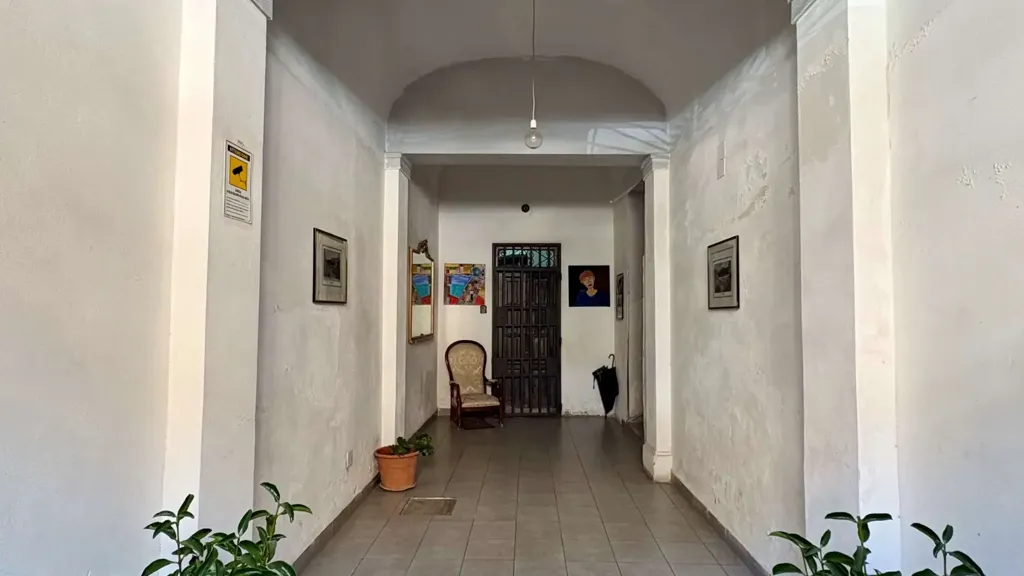 Esik - Studio Flat for Renovation in Palermo