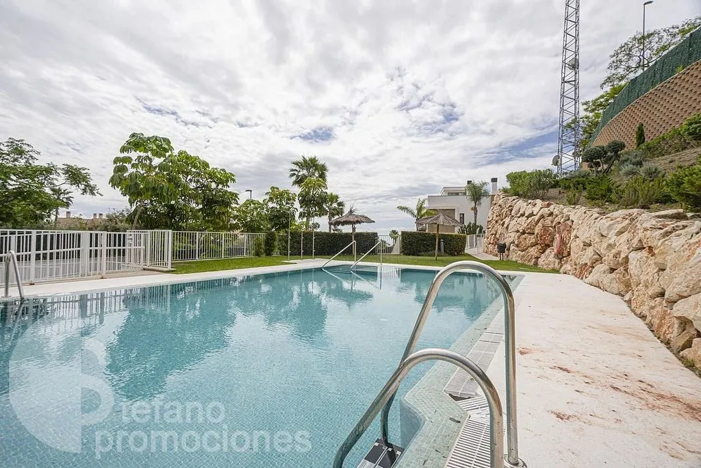 Piscine - Luxury Villa with Sea Views in Málaga Este