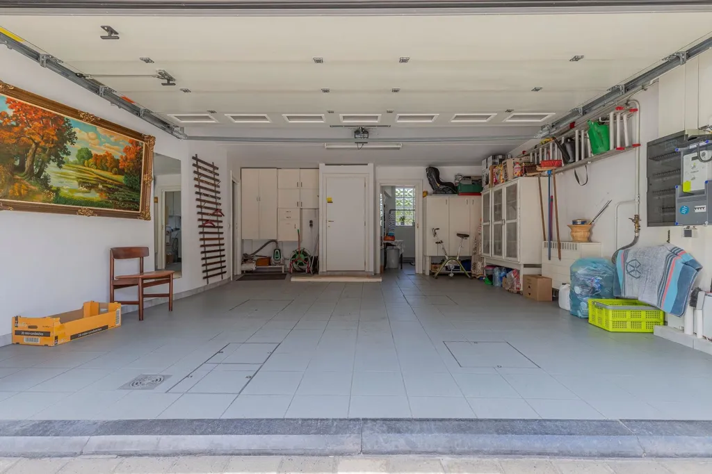Garage - 3-Bedroom House in Londerzeel