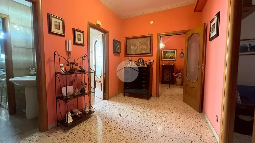 Entrée - 1970s Apartment with Balcony in Palermo