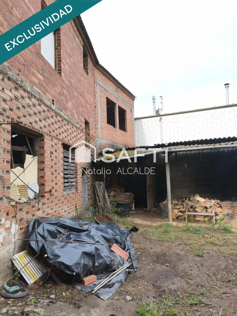 Jardin - Unfinished House with Land in Quilos