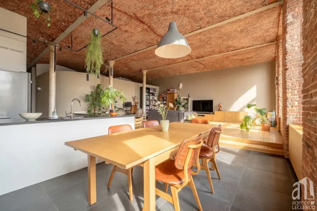 Salle à manger - Loft avec Lignes Industrielles à Résidence Artic