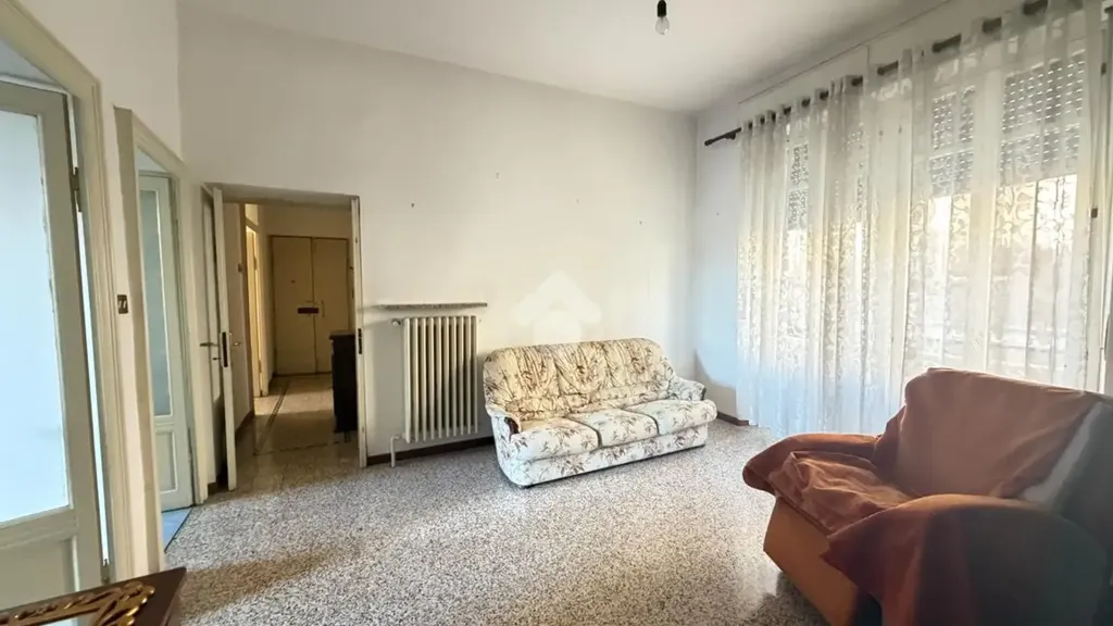 Elutuba - 3-Room Apartment with Balcony in Broni