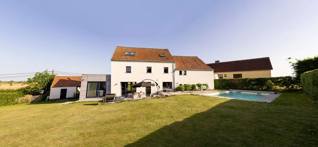 Bassein - 4-Bed House with Pool & Solar Panels in Chaumont