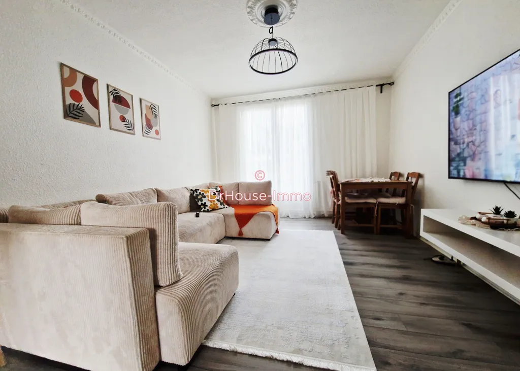 Elutuba - Renovated Flat with Balcony in Private Residence