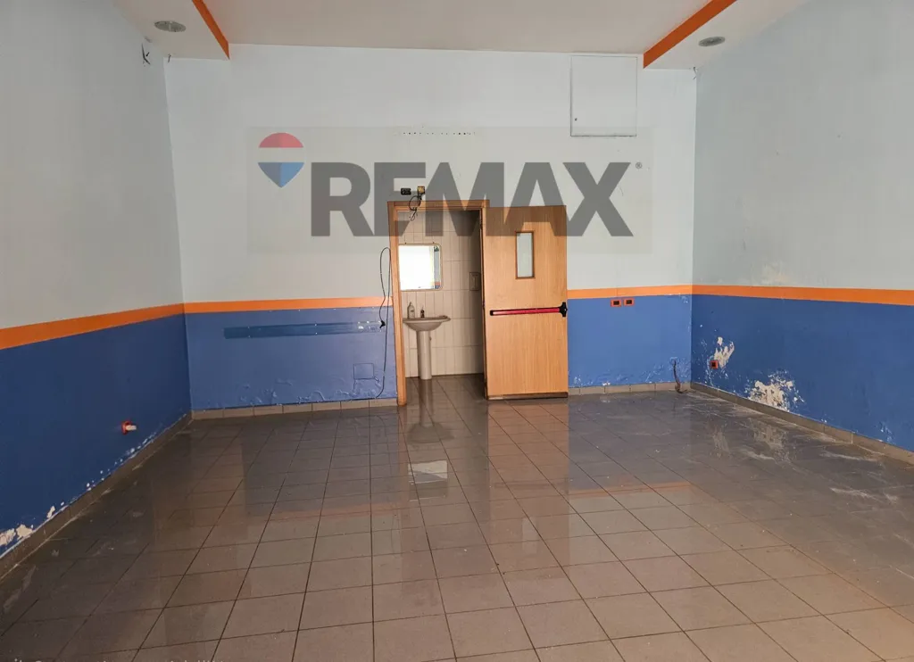 Toad - Commercial Space with Street Frontage in Salerno