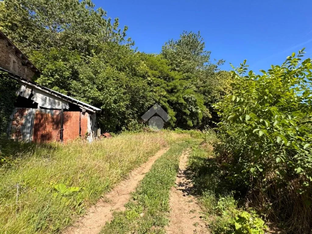 Giardino - Rustic Property with 25,700m² Land in Verzuolo