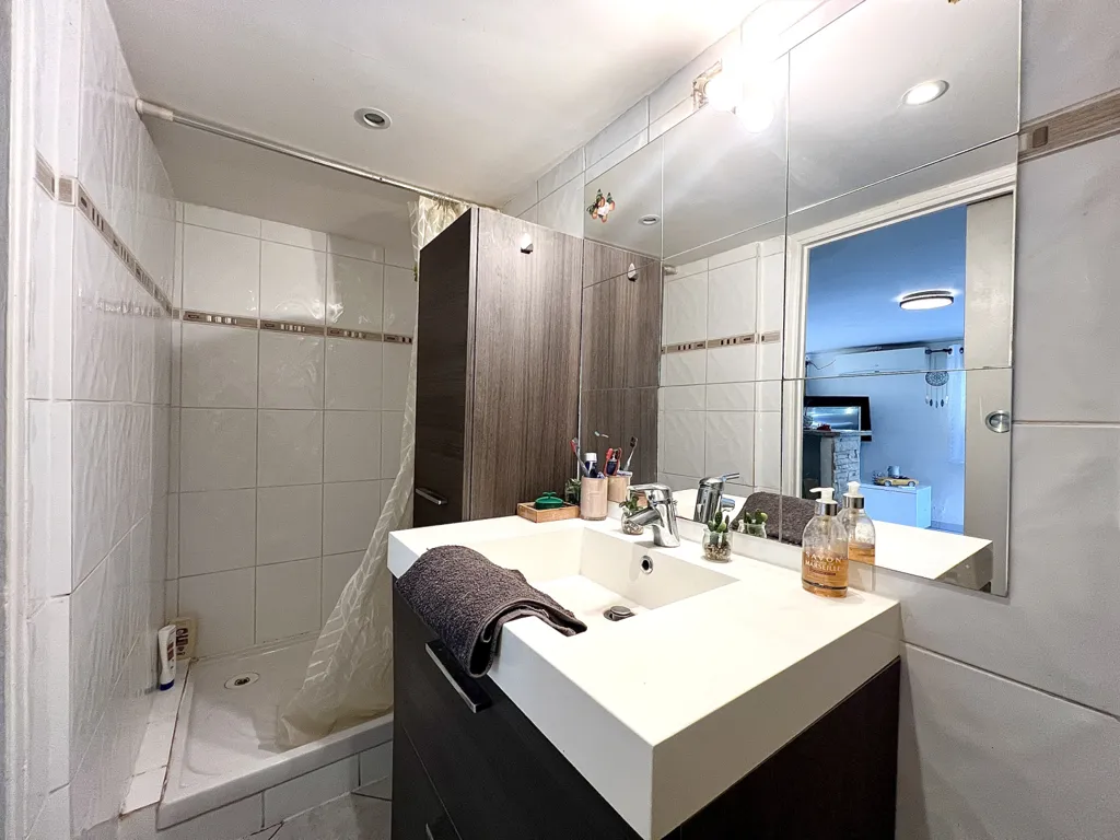 Salles de bain - Maison avec T2 Indépendant et Garage à Château-Gombert