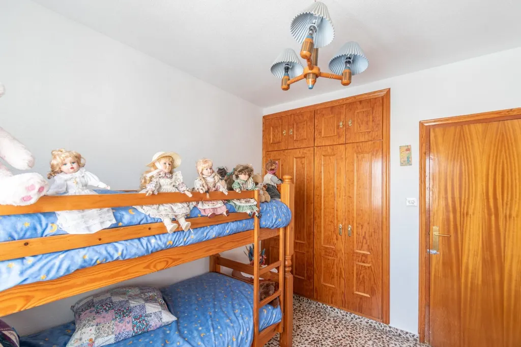 Magamistoad - Corner House with Pool in Atarfe