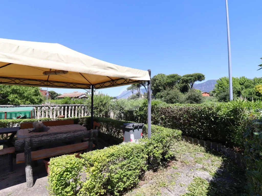 Aed - Semi-Independent House with Private Garden in Terni